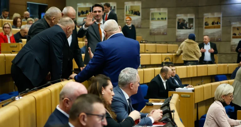 Dom naroda Parlamenta FBiH: Vlast brani socijalni fokus, opozicija upozorava na grčki scenarij