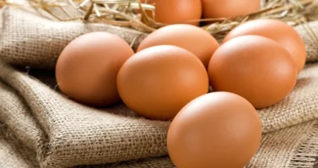 Prehrambeni tehničari objasnili: Postoji li razlika između bijelih i smeđih jaja?