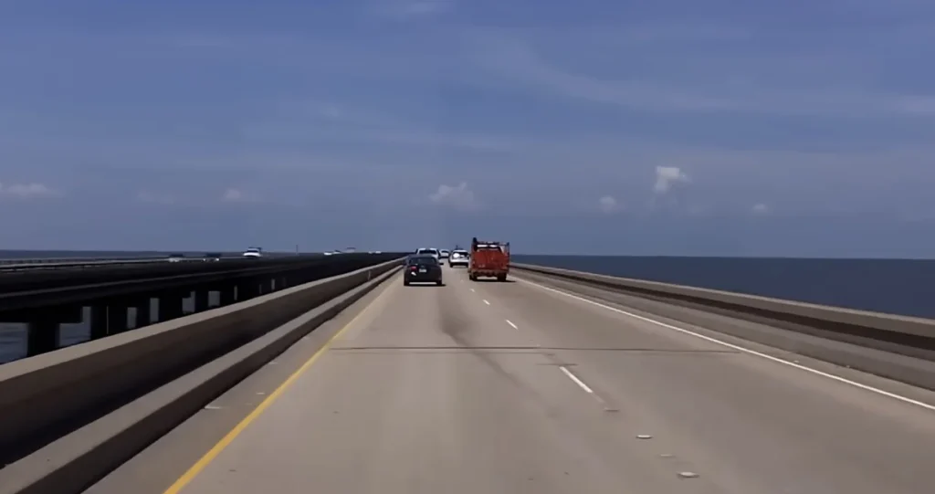 Ovdje vozači često dobiju napad panike: Evo kako izgleda vožnja preko najdužeg mosta na svijetu