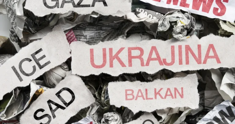 Politika anomalija i kriza