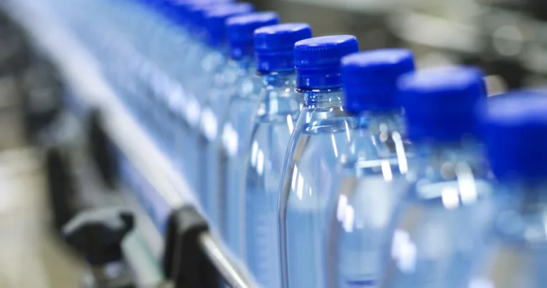 Da li ste znali? Flaširana voda često rizičnija od javnih bunara Da li ste znali? Flaširana voda često rizičnija od javnih bunara