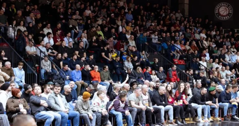 (VIDEO) Dvoranom u Beču odzvanja hit omiljen u BiH, Bosna ima veću podršku nego u Zetri (VIDEO) Dvoranom u Beču odzvanja hit omiljen u BiH, Bosna ima veću podršku nego u Zetri