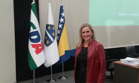 Kako je premijer FBiH koristio FUP kao SDP-ovu privatnu zaštitarsku firmu za rušenje Vlade TK: Nermin Nikšić: Zumra Avdibegović-Begić. Munjić: U redu, premijeru. Čekam dalje upute