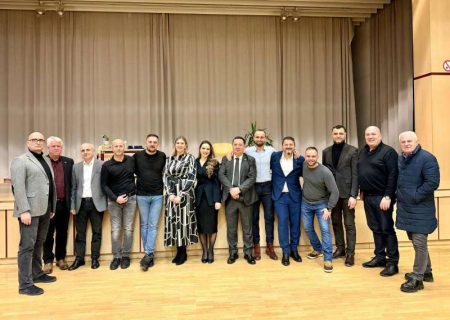 Predstava Ko je lud? izvedena u Gradskoj dvorani u Linzu