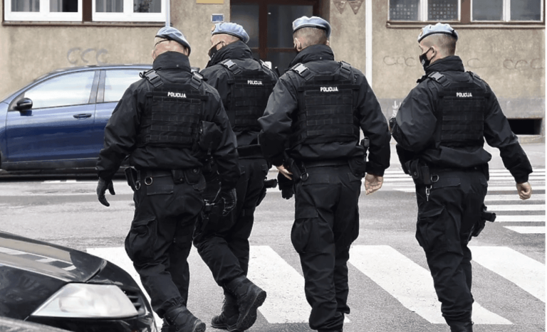 Akcija MUP-a Kantona Sarajevo: Pretresi na 16 lokacija, policija hapsi članove komisija za polaganje vozačkih ispita Akcija MUP-a Kantona Sarajevo: Pretresi na 16 lokacija, policija hapsi članove komisija za polaganje vozačkih ispita