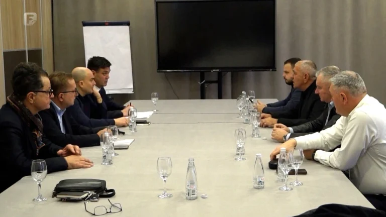 Pet stranaka s hrvatskim predznakom imat će zajedničkog kandidata za Predsjedništvo BiH Pet stranaka s hrvatskim predznakom imat će zajedničkog kandidata za Predsjedništvo BiH