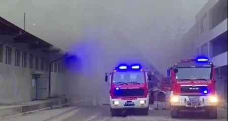 Veliki požar izbio u industrijskoj zoni Novog Pazara Veliki požar izbio u industrijskoj zoni Novog Pazara