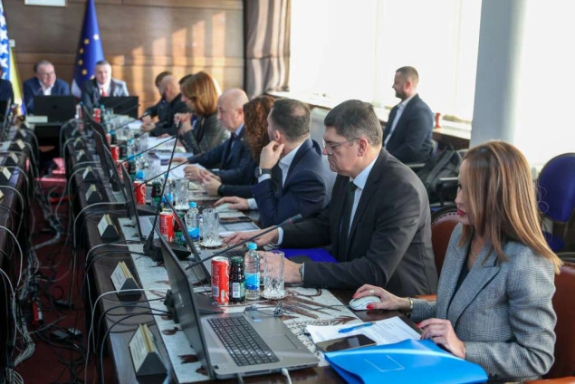 Vlada FBiH: Saglasnost na Sporazum o osnovici za obračun plaća policijskih službenika Vlada FBiH: Saglasnost na Sporazum o osnovici za obračun plaća policijskih službenika