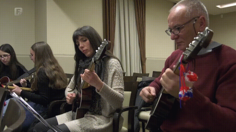 Stručne radionice s renomiranim glazbenicima: Tamburica sve popularnija među mladima u Orašju Stručne radionice s renomiranim glazbenicima: Tamburica sve popularnija među mladima u Orašju