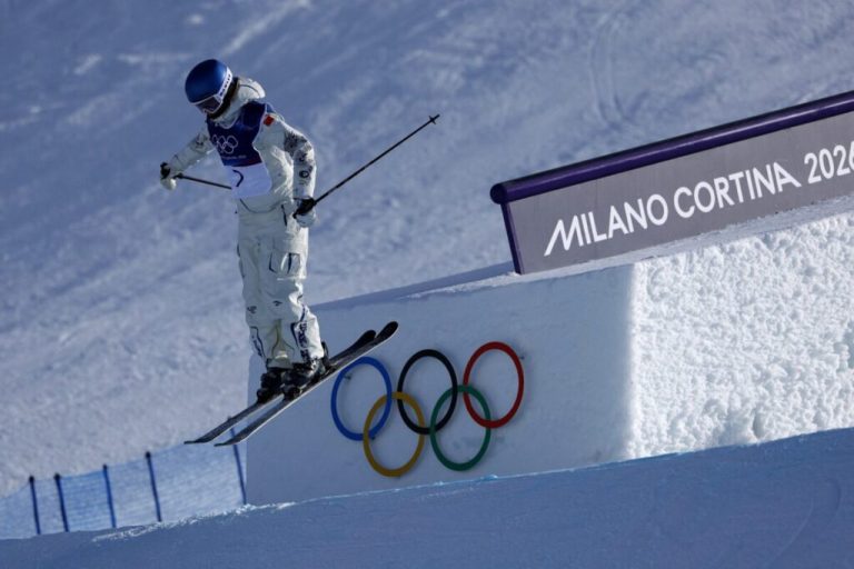 Sportistkinji Anniki Malacinski zabranjeno je učešće na Zimskim olimpijskim igrama samo zato što je žena