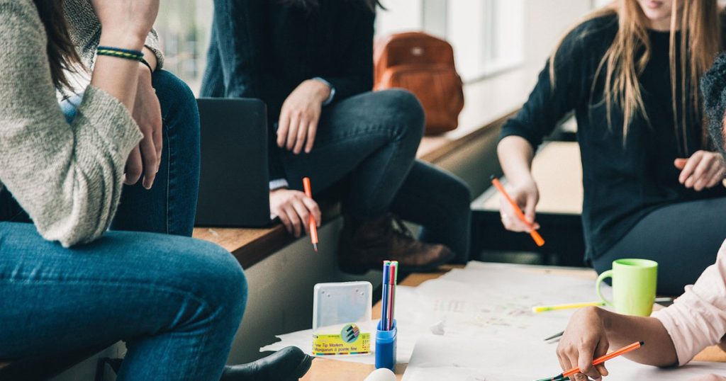 Privatne srednje škole u RS pohađa 677 učenika: školarine do 3.900 KM