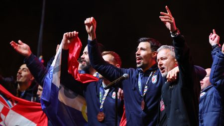 Zagreb dočekao bronzane rukometaše uz Tompsona i brojne polemike