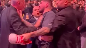 Islam Makhachev došao u Srbiju: Pogledajte šta je poklonio Aleksandru Vučiću