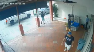 (VIDEO) Tragedija na hokejaškoj utakmici: Pucnji odjeknuli dvoranom, svi se razbježali