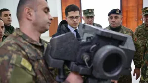 (FOTO) Haos u Tirani: Demonstranti bacali molotovljeve koktele, vatromet i dimne bombe