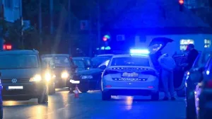 (FOTO) Nesreća na Alipašinom Polju: Žestok sudar Audija i Golfa, dijelovi vozila razasuti po asfaltu