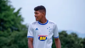 Tragedija na fudbalskom terenu: Debitovao za novi klub, pa preminuo po završetku meča Tragedija na fudbalskom terenu: Debitovao za novi klub, pa preminuo po završetku meča