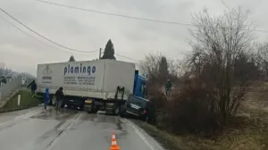 Težak sudar u blizini Sarajeva: Jedna osoba poginula, saobraćaj obustavljen