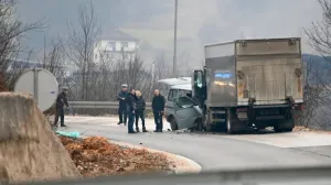 Detalji stravične nesreće na putu Sarajevo – Pale: Žena poginula u sudaru kombija i kamiona