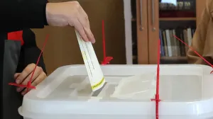 Šta su posmatrači uočili na izborima u RS: Organizovani prevoz birača, porodično glasanje…