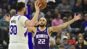 Jusuf Nurkić opet presjedio na klupi, NBA napokon finansijski kaznila Utah zbog tankiranja Jusuf Nurkić opet presjedio na klupi, NBA napokon finansijski kaznila Utah zbog tankiranja