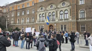 Poruka gimnazijalaca obišla Sarajevo: Izvinite, razrednice, pišite neopravdani