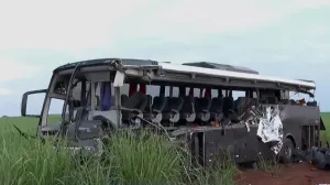 (FOTO) Stravična nesreća u Nepalu: Autobus pao u rijeku, poginulo najmanje 17 osoba