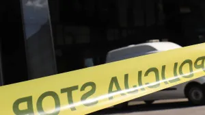 (FOTO) Strahovit četverostruki sudar u Tuzli: Jedno vozilo završilo na krovu, ima povrijeđenih