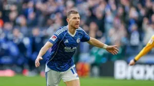 Zvanična objava: Schalke se iznenada odrekao iskusnog veznjaka