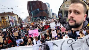 (VIDEO) Divan gest: Nepoznati muškarac kiflicama počastio učesnike protesta u Sarajevu