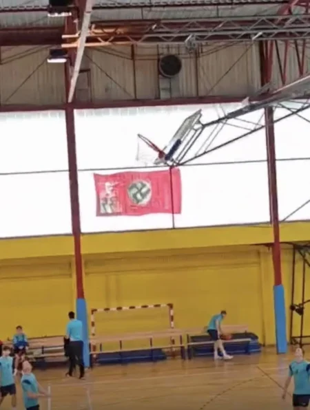 (FOTO) Nacistički simboli osvanuli na dvorani u Rijeci: Djeca su unutra trenirala i morala to gledati