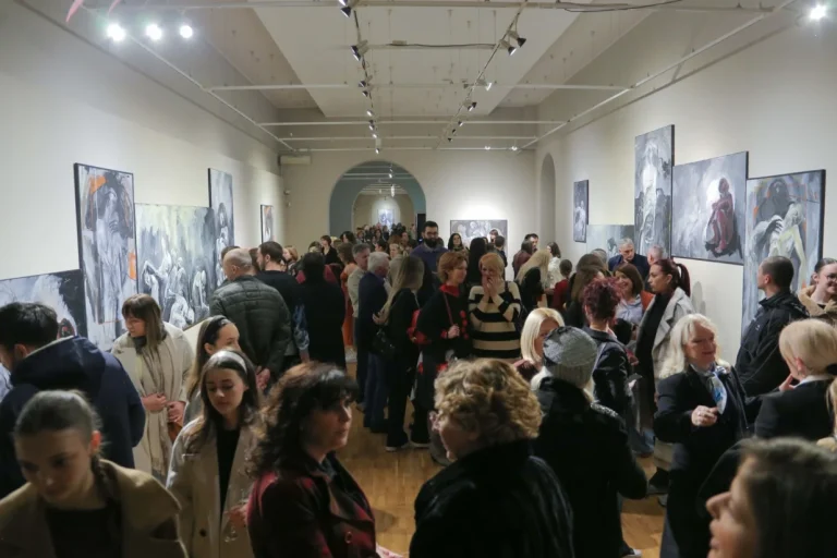 Nina Babić, umjetnica: Umjetnost neće riješiti probleme, ali sigurno da može da probudi svijest, da se čovjek osjeti manje sam