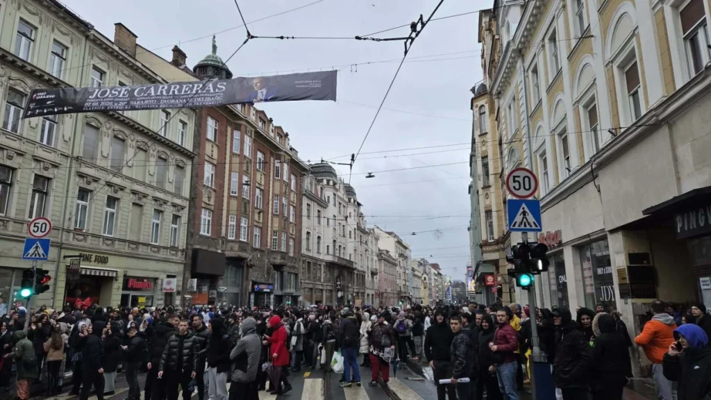 Treće okupljanje građana završeno: Neko pokušao napraviti incident, policija u civilu reagovala