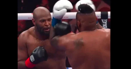 (VIDEO) Bokseru tokom borbe spala perika sa glave