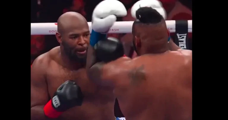 (VIDEO) Bokseru tokom borbe spala perika sa glave