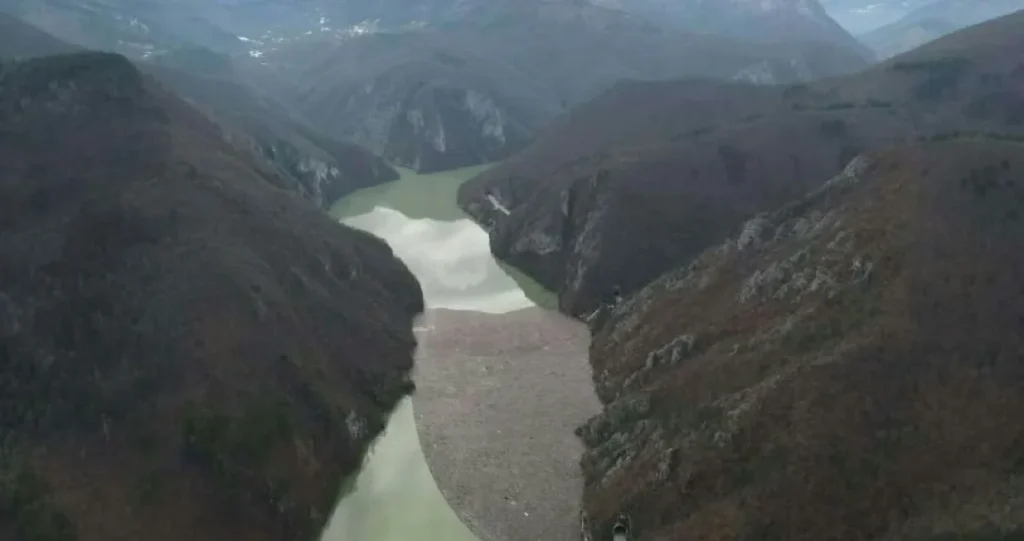Ekološka katastrofa, Drina zatrpana smećem: Ogromne količine dolaze i iz Srbije i Crne Gore