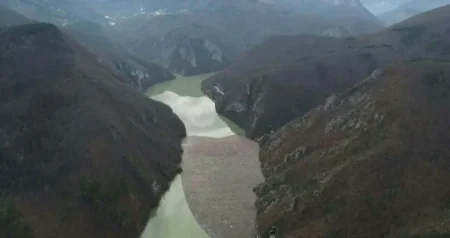 Ekološka katastrofa, Drina zatrpana smećem: Ogromne količine dolaze i iz Srbije i Crne Gore