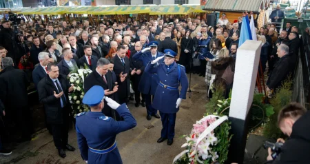 (FOTO) Da se nikada ne zaboravi: Građani i zvaničnici obilježili godišnjicu masakra na Markalama