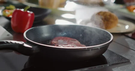 Onkolozi kažu da je ovo najgori način pripreme hrane: Mnogi rade ovu grešku