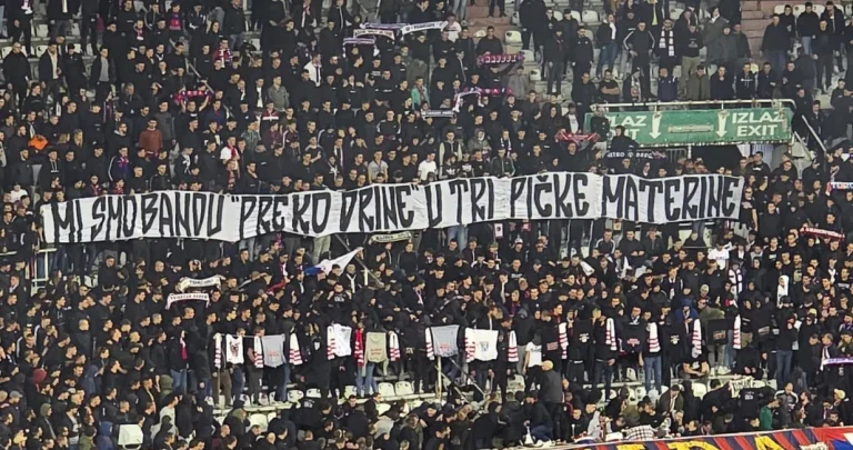 Torcida pokazala šta je sve oduzela Delijama u tuči kod Tuzle, a onda je to i zapalila