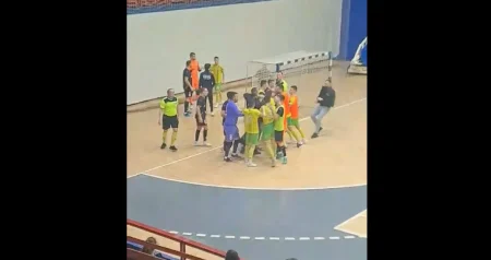 (VIDEO) HAOS U BANJALUCI: Žestok sukob igrača Borca i Akademca, sudije se sklonile u stranu…