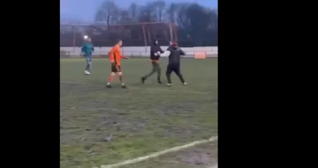 (VIDEO) Snimak koji MORATE vidjeti: Trener nakon utakmice u stilu Tysona nokautirao navijača