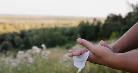 Česta greška u domaćinstvu: Ovih 6 stvari dezinfekcione maramice uništavaju