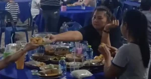 Kad si gladan nisi svoj: Turisti upali na sahranu misleći da je restoran – privukao ih miris hrane