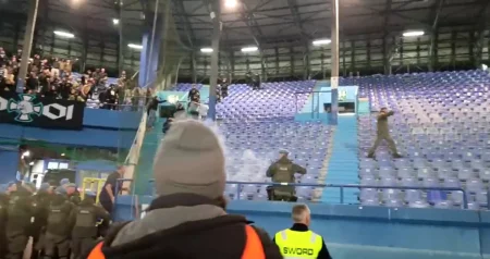 (VIDEO) INCIDENT NA GRBAVICI: Varnice između navijača Željezničara i Slavije na sjevernoj tribini