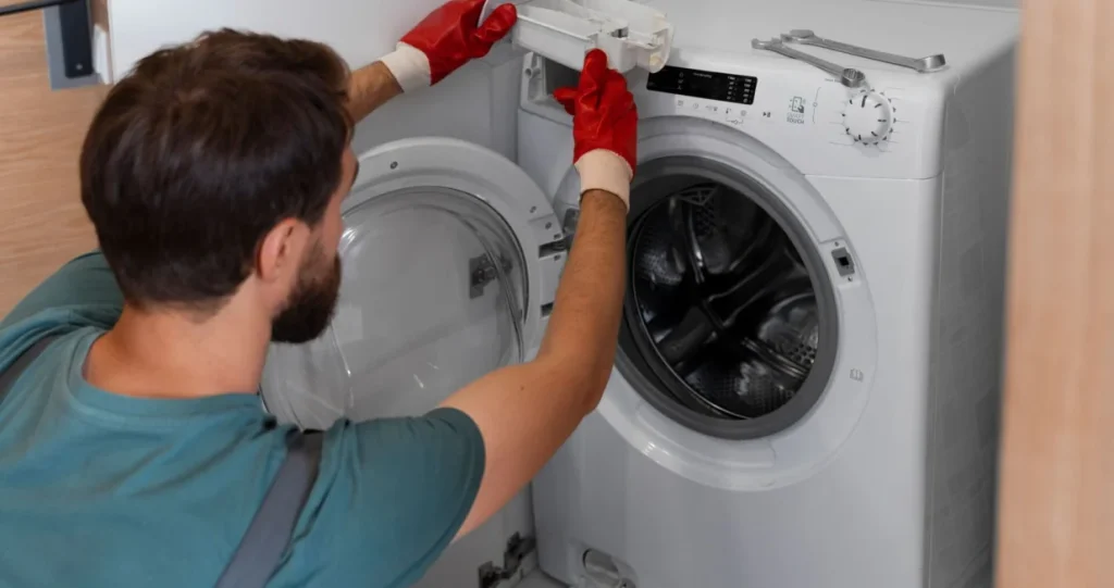 Šta se desi kada u veš mašinu ubacite kuglicu od aluminijske folije?