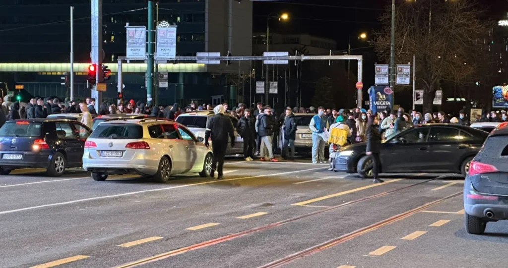 Protesti u Sarajevu još uvijek traju: Okupljeni ne odustaju, poručuju da žele odgovorne