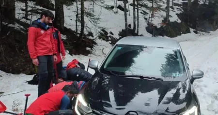 Automobil zapeo u snijegu na putu prema Igmanu, intervenisao GSS Sarajevo