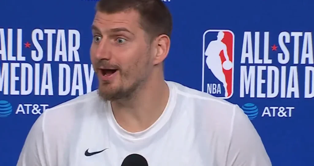 (VIDEO) Lice sve govori: Jokić se šokirao kada je vidio ko mu postavlja pitanje na press konferenciji