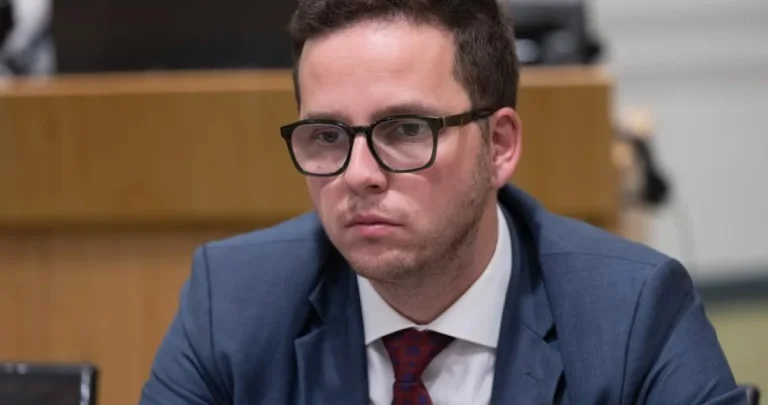 Nihad Uk podnio ostavku: Evo šta je naveo u poruci za građane Nihad Uk podnio ostavku: Evo šta je naveo u poruci za građane